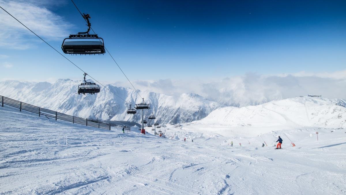 Ischgl darf sich als einer der besten Wintersportorte Europas rühmen. Aber auch die Skigebiete in Kappl, See und dem Bergdorf Galtür bieten tollen Pistenspaß – vor allem für Familien., © TVB Paznaun - Ischgl