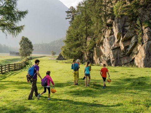 Mit der Familie gemeinsam klettern gehen.&nbsp;
, © Tirol Werbung, Hans Herbig