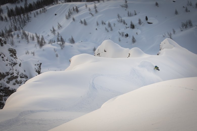             Powder-Abfahrt zurück zur Hütte.

          