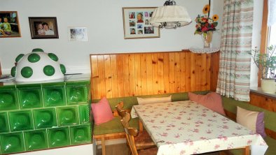 Haus Waldruh Wohnzimmer mit Kachelofen