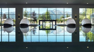 Poolanlage mit Panormablick in die Alpen, © Interalpen-Hotel Tyrol