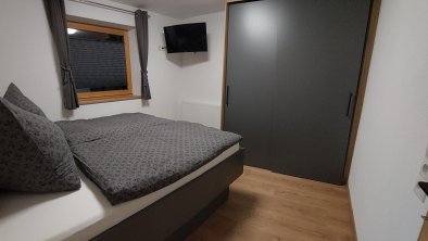 Schlafzimmer mit Sat-TV