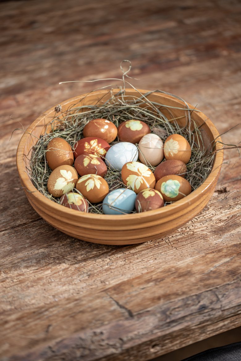 Auch in Tirol gilt: Was wäre Ostern ohne Eier? Beim Färben auf künstliche Färbemittel zu verzichen, ist gar nicht so schwer., © Johannes Sautner